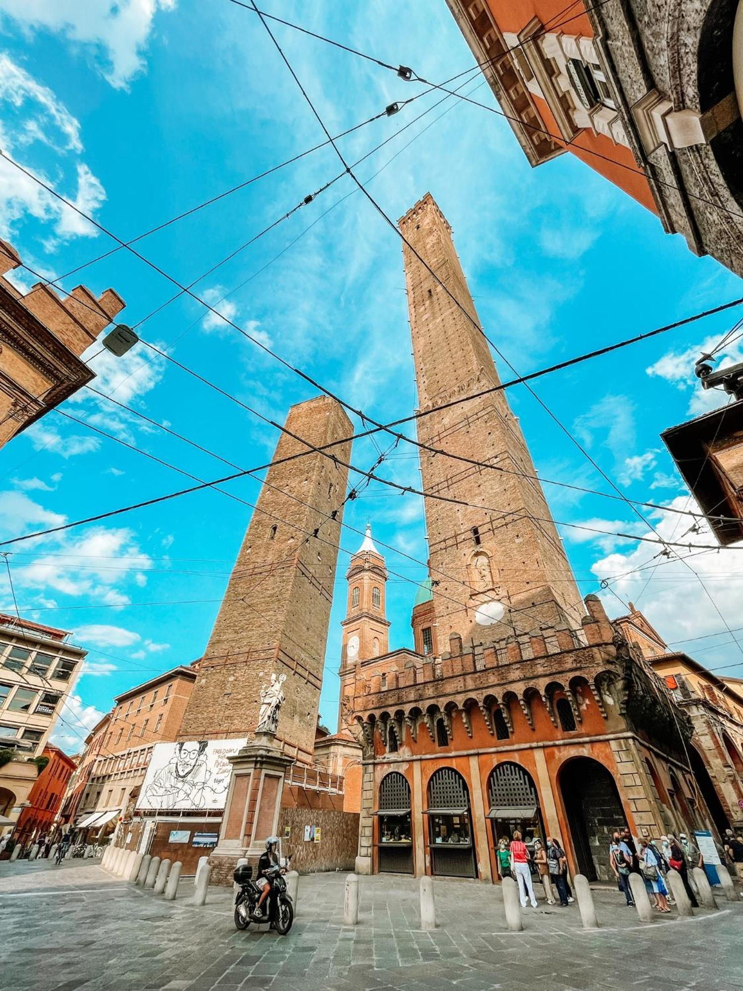 Scandellari Apartments - Stylish Stay For Two Guests Bologna Bagian luar foto