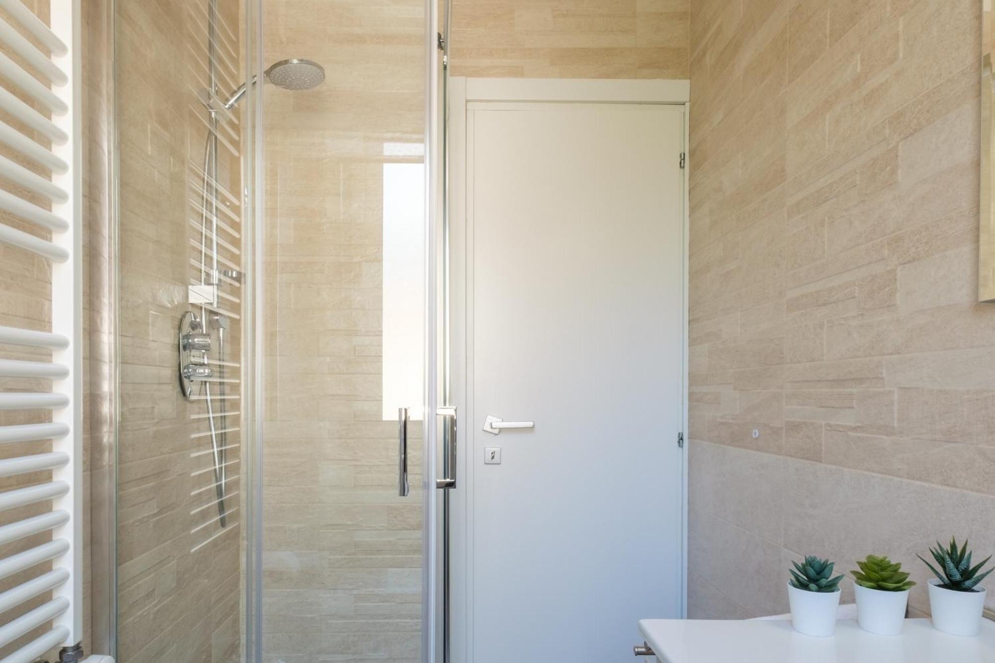 Scandellari Apartments - Stylish Stay For Two Guests Bologna Bagian luar foto