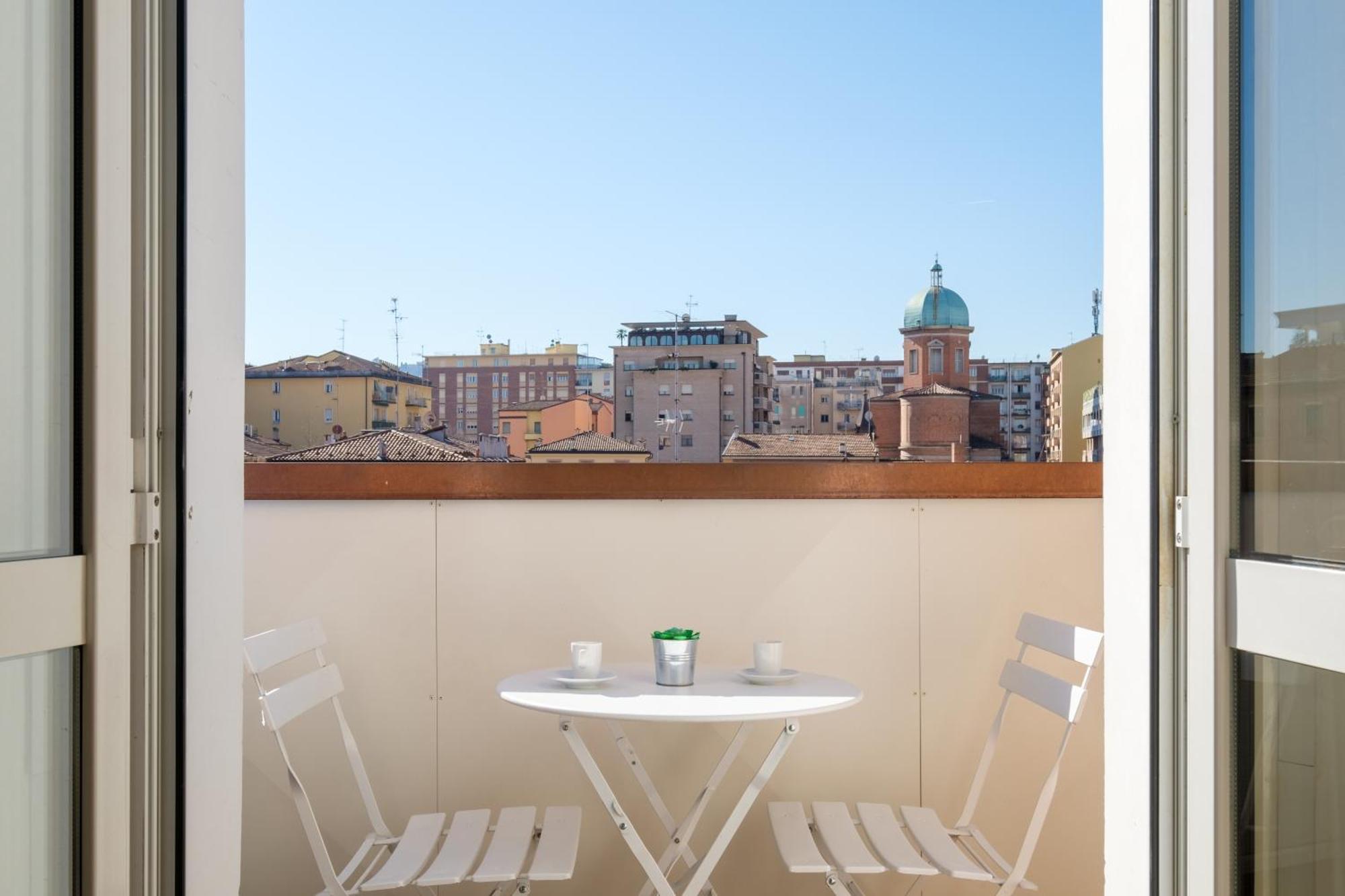 Scandellari Apartments - Stylish Stay For Two Guests Bologna Bagian luar foto