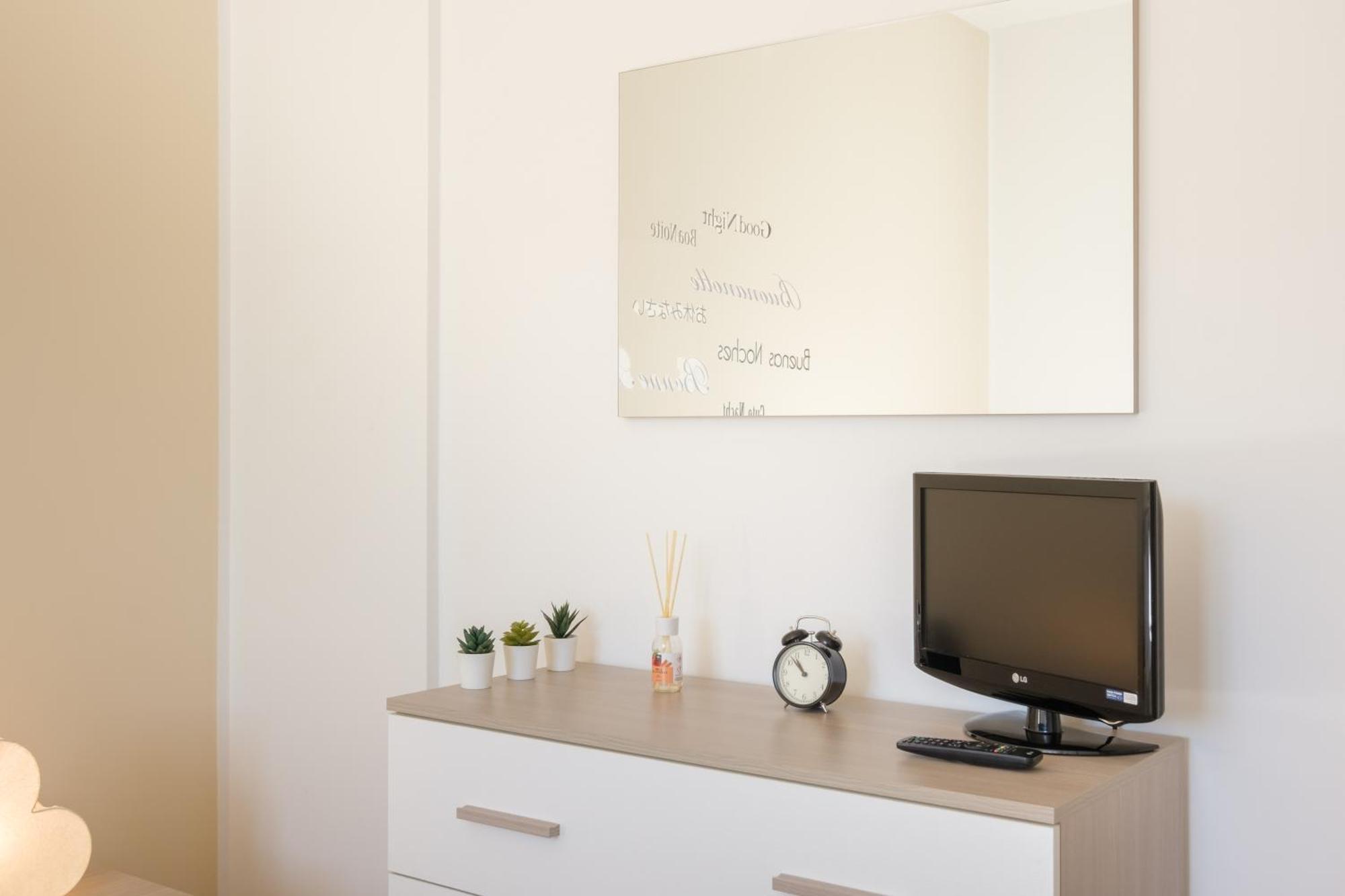 Scandellari Apartments - Stylish Stay For Two Guests Bologna Bagian luar foto