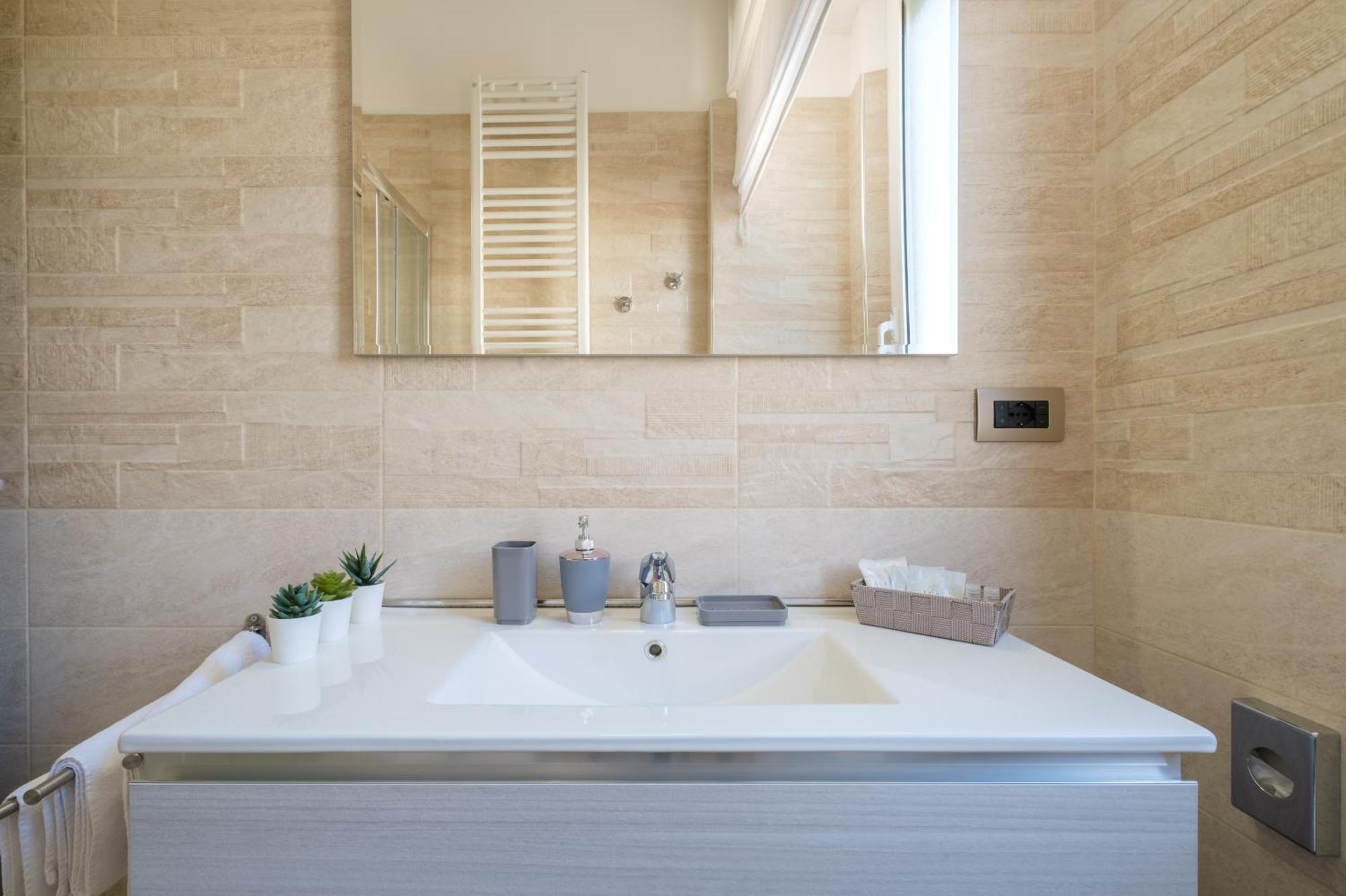 Scandellari Apartments - Stylish Stay For Two Guests Bologna Bagian luar foto