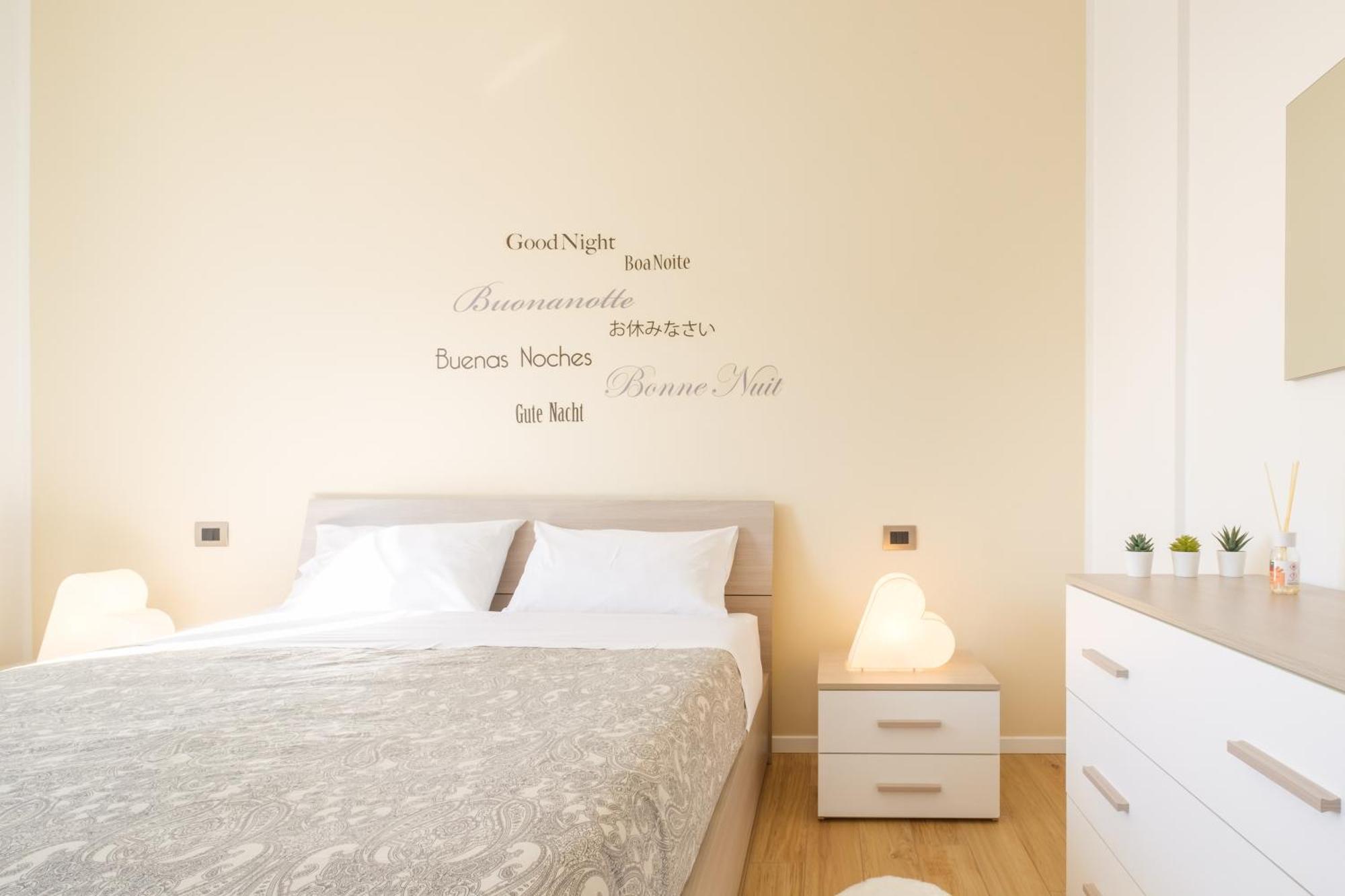 Scandellari Apartments - Stylish Stay For Two Guests Bologna Bagian luar foto