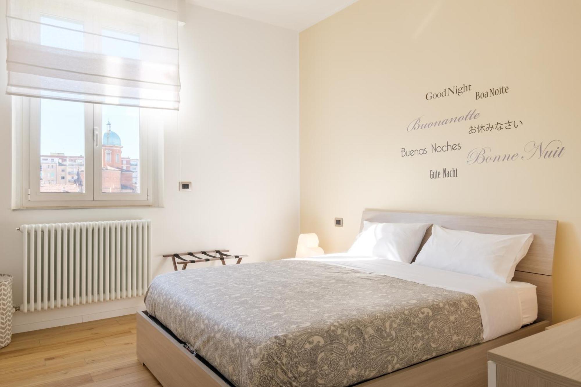 Scandellari Apartments - Stylish Stay For Two Guests Bologna Bagian luar foto