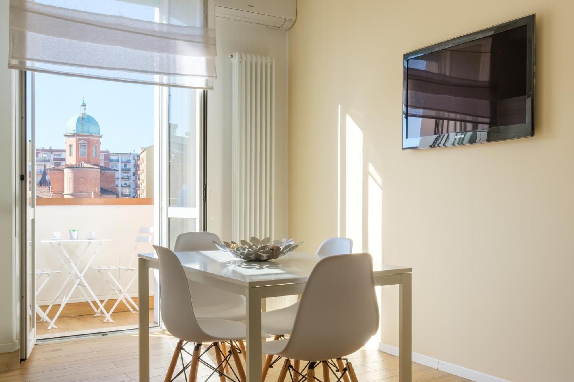 Scandellari Apartments - Stylish Stay For Two Guests Bologna Bagian luar foto