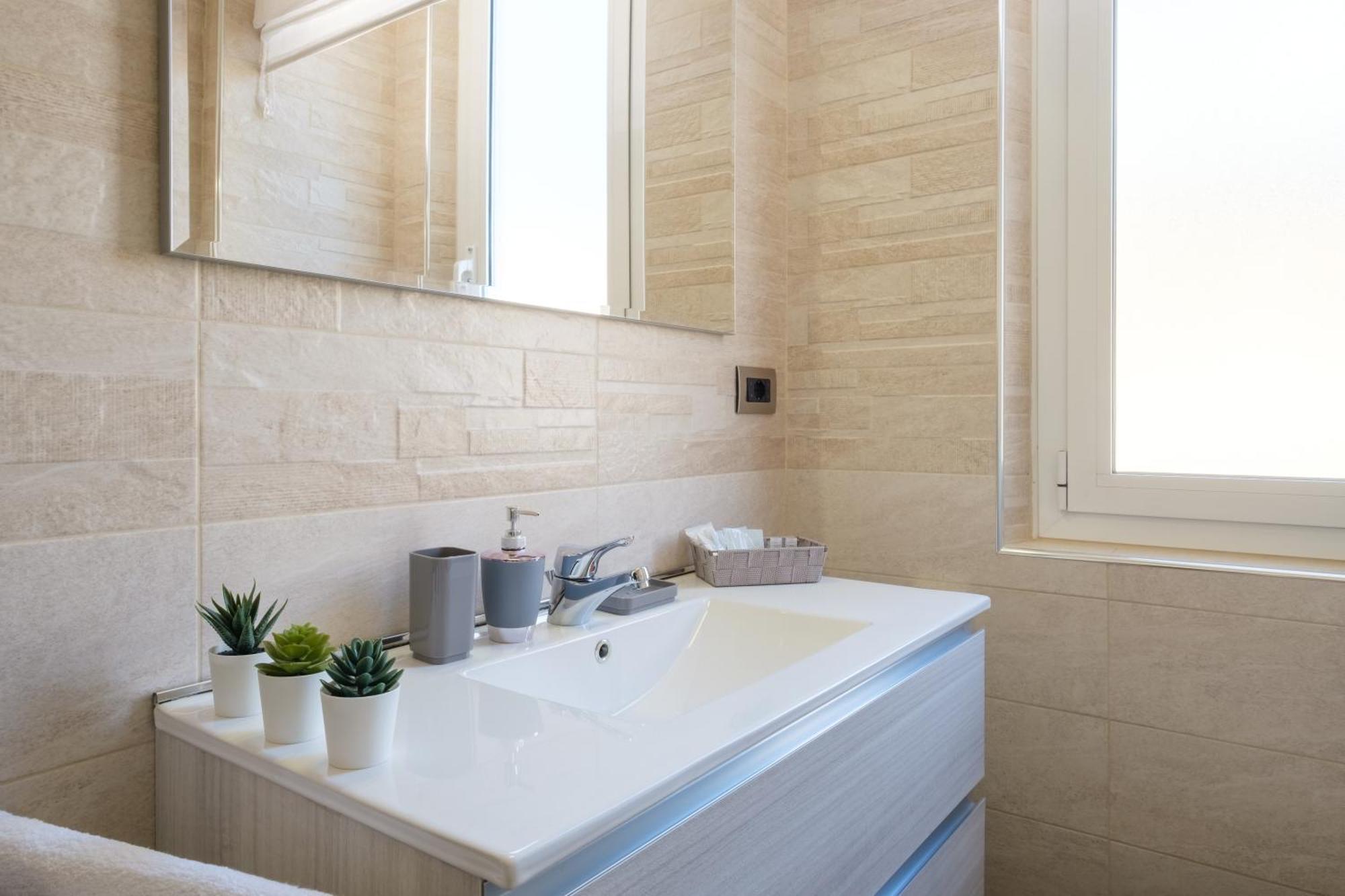 Scandellari Apartments - Stylish Stay For Two Guests Bologna Bagian luar foto