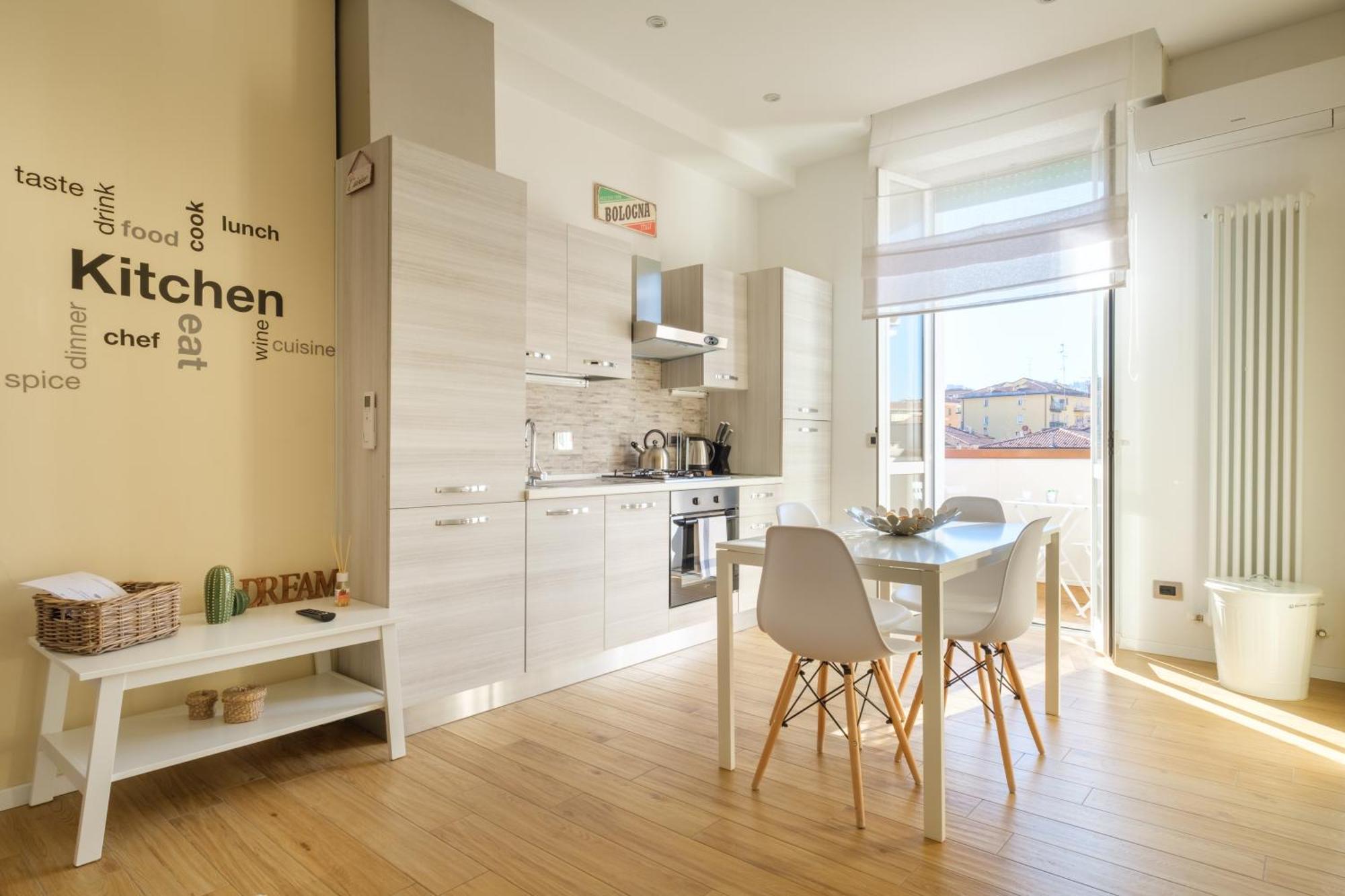 Scandellari Apartments - Stylish Stay For Two Guests Bologna Bagian luar foto